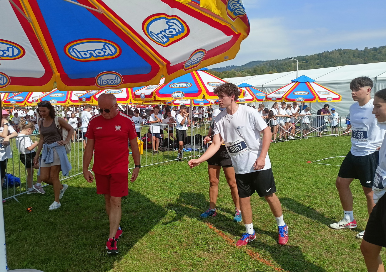 Zdjęcie 16 Festiwal Biegowy - Aktywny Małopolanin (6)762212fc-fbcf-41e7-91d5-08b22d8c2520.jpg w galerii Zawody sportowe Aktywny Małopolanin podczas 16 Festiwalu Biegowego